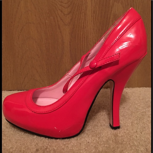 Red heels - Picture 2 of 4